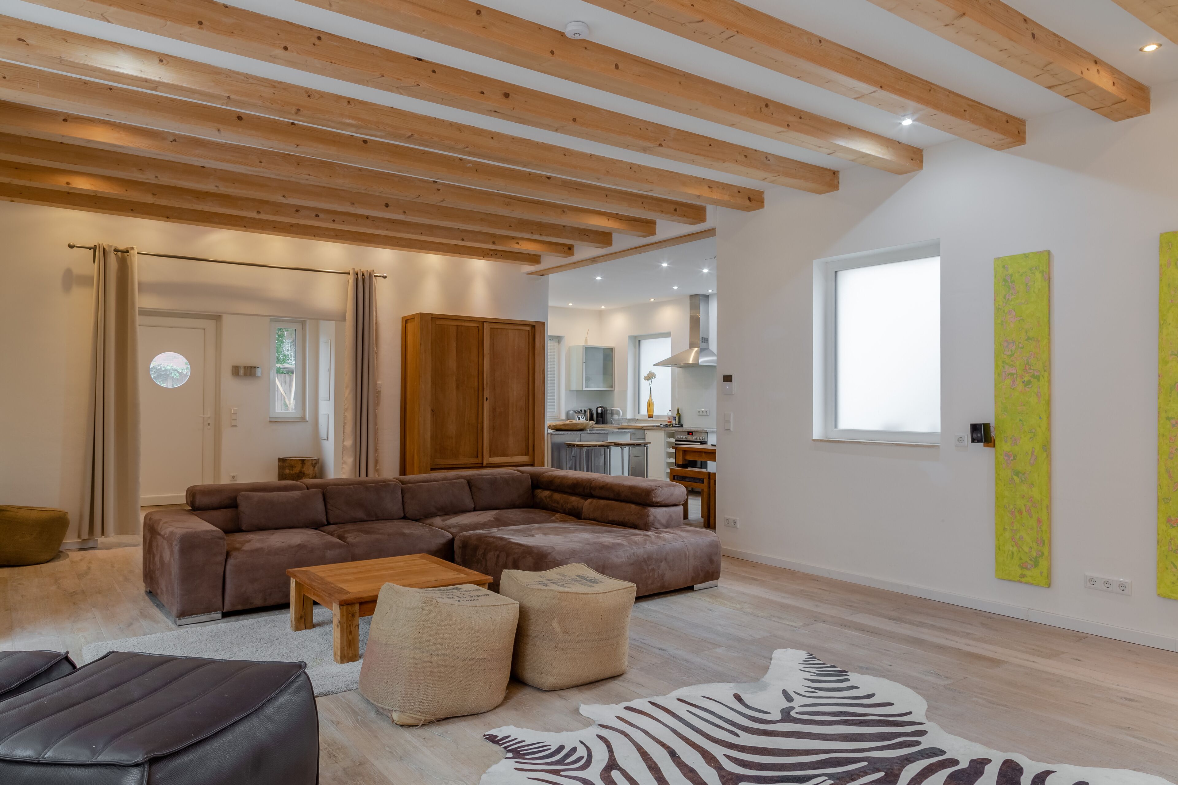 Apartment | Living room | Flat-screen TV