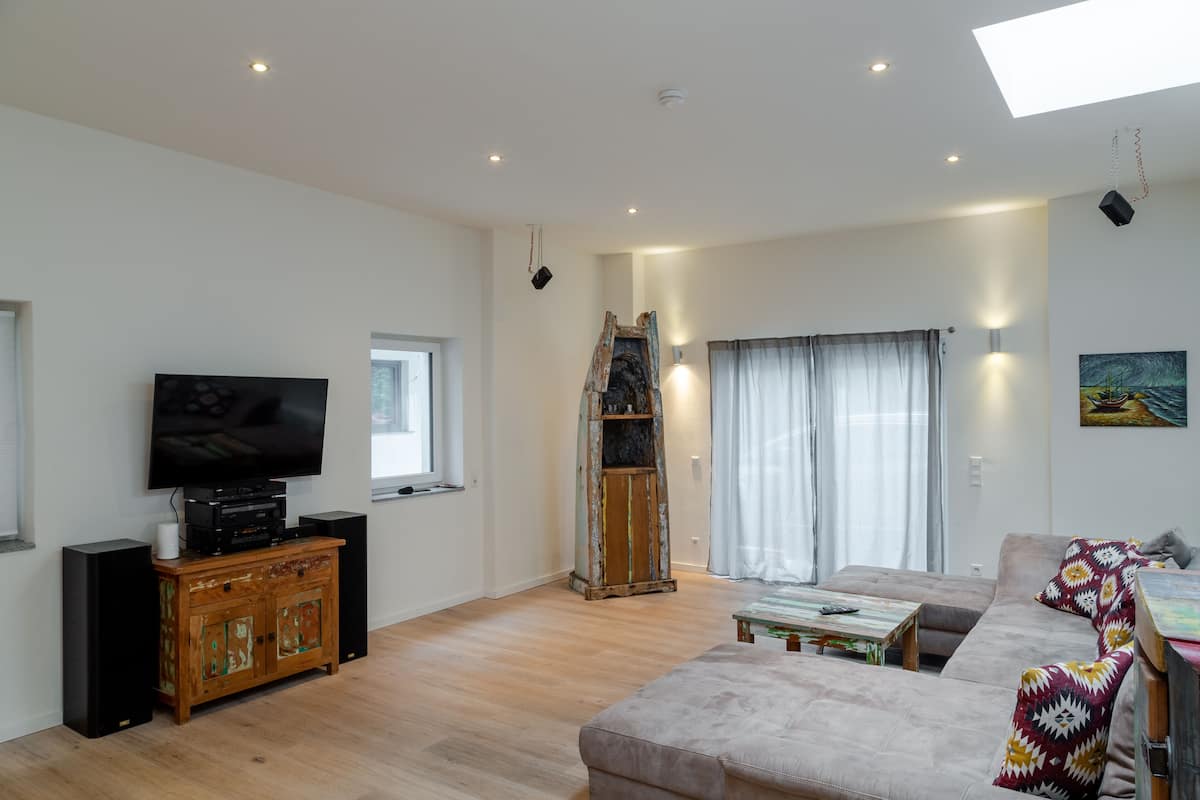 Bungalow | Living room | Flat-screen TV