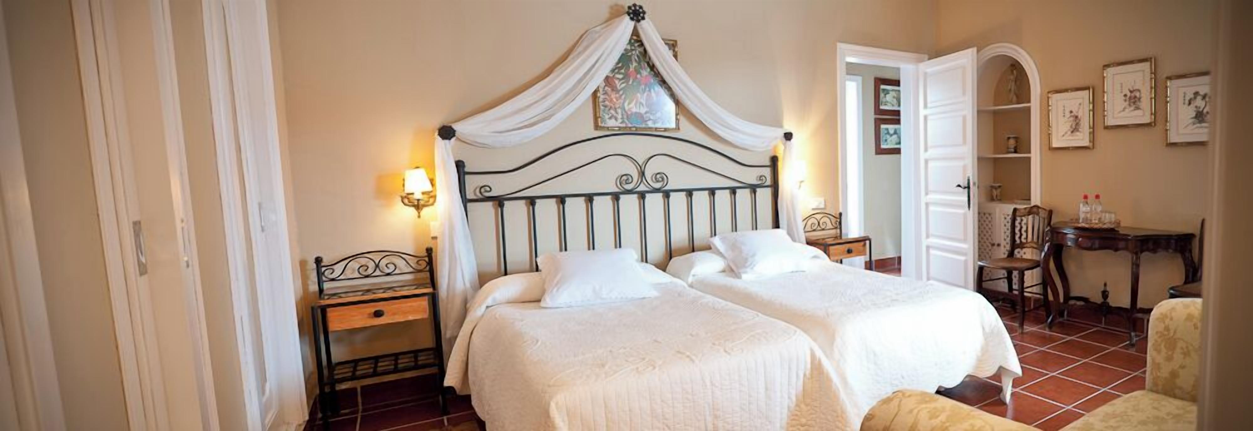 Standard Twin Room | Down comforters, in-room safe, free WiFi, bed sheets