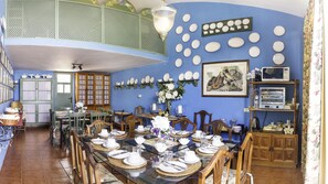 Buffet déjeuner gratuit tous les jours
