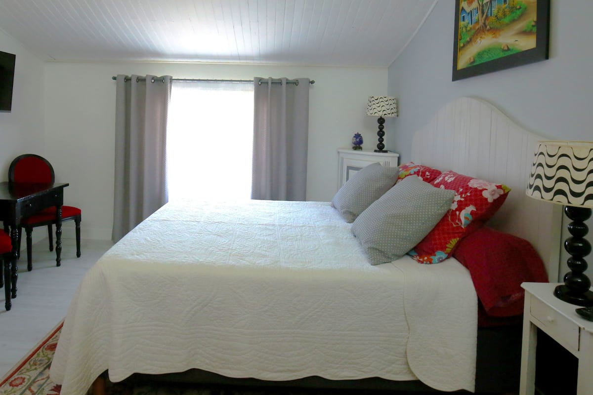 Chambre Double (Ingrid) | Décoration personnalisée, ameublement personnalisé, bureau