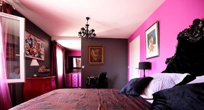 Individually decorated, individually furnished, desk, blackout curtains - La Villa Léa (Uzès)