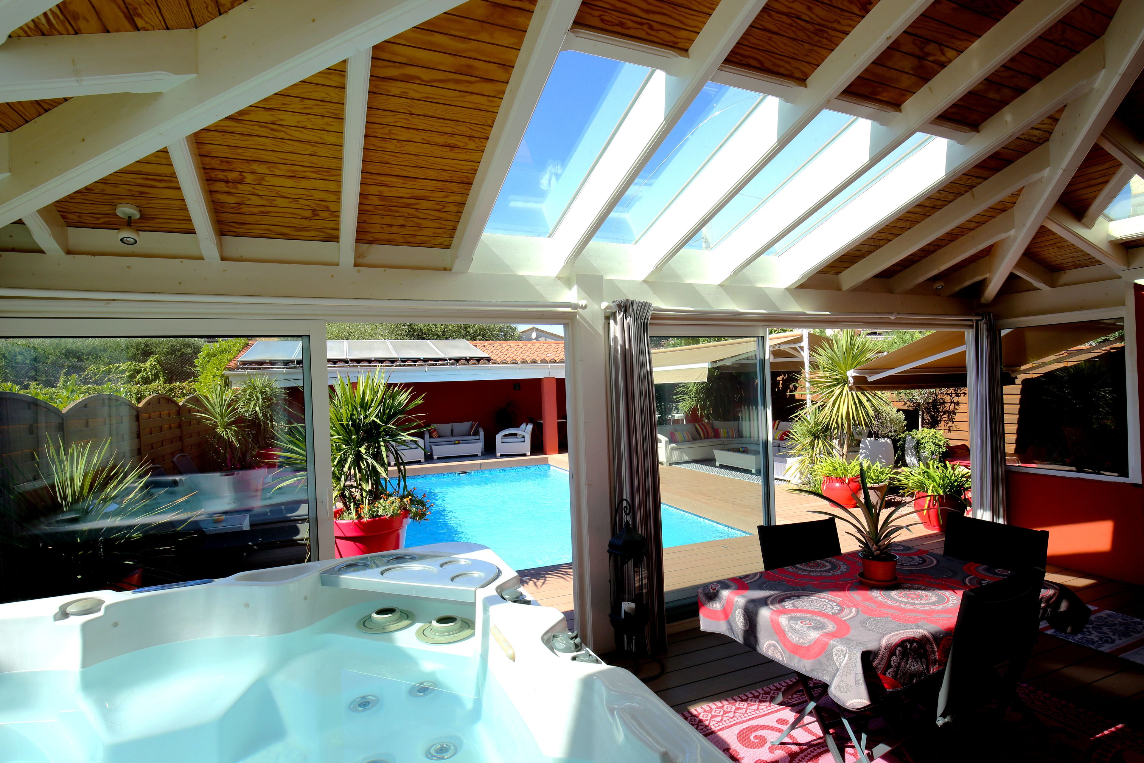 Outdoor pool, sun loungers