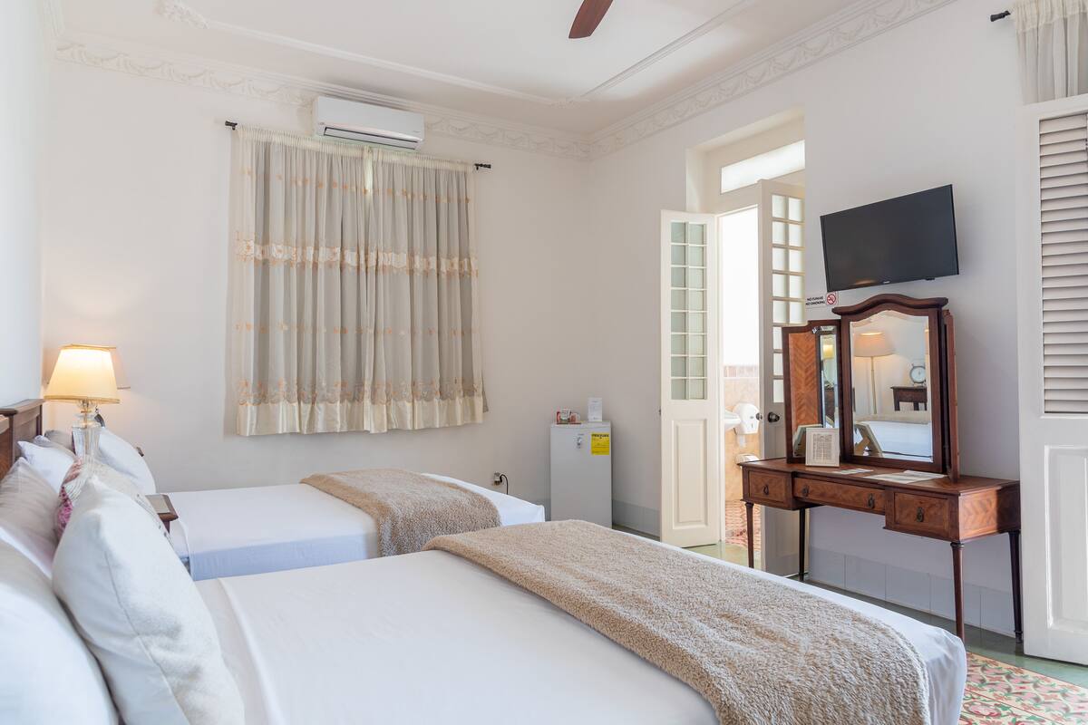 Superior-huone, 2 parisänkyä, tupakointi kielletty, parveke | Ylelliset vuodevaatteet, untuvapeitot, pillowtop-patjalliset sängyt