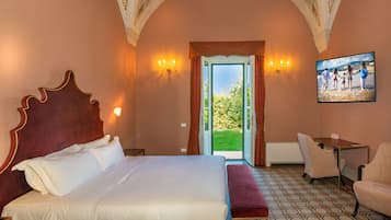Camera Executive | Copriletto in piuma, minibar, una scrivania, postazione laptop