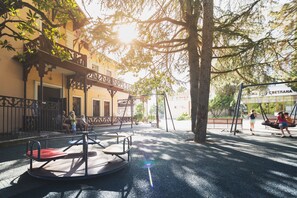 Área de juegos infantiles al aire libre