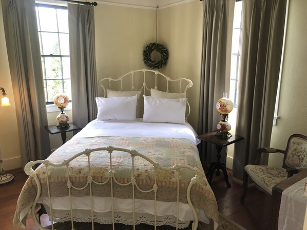 Egyptian cotton sheets, premium bedding, individually furnished