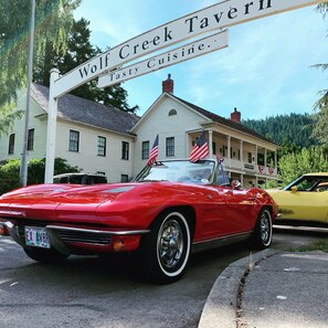 住宿正面 - 傍晚/夜晚