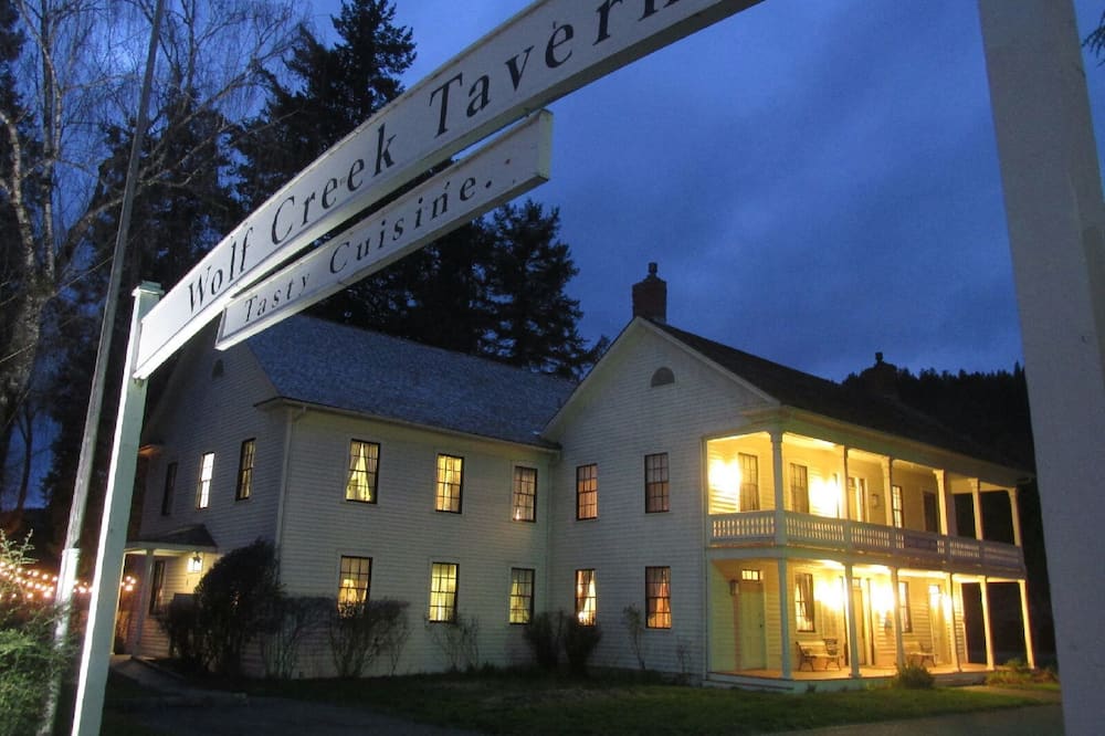 Wolf Creek Inn & Tavern - Riddle, OR