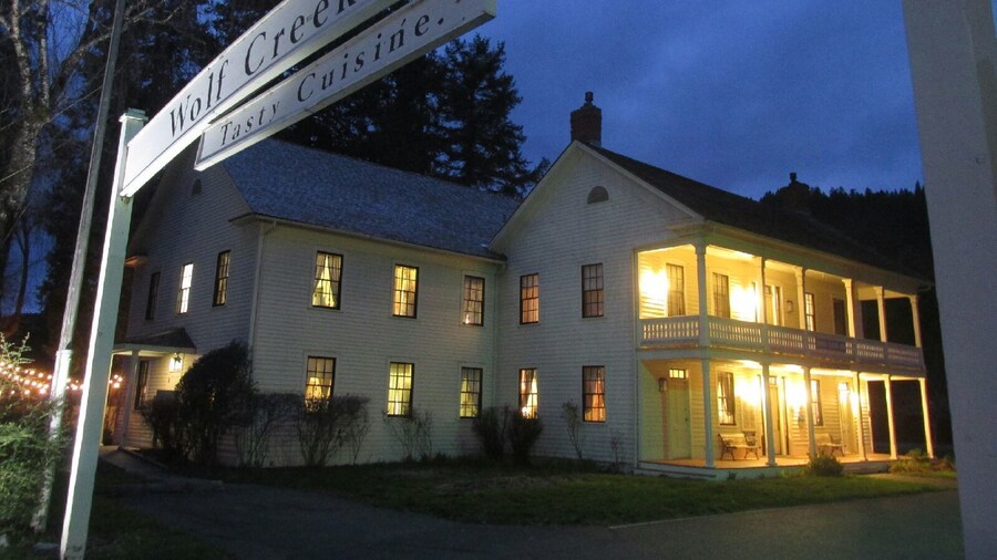 Wolf Creek Inn & Tavern