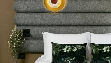 Luxe beddengoed, een kluis op de kamer, individueel gedecoreerd