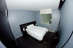 3 bedrooms, blackout drapes, free WiFi, bed sheets - Miraflores Apartment (Lima)