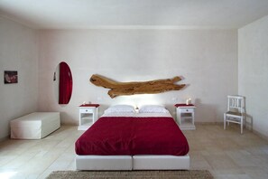 패밀리룸, 정원 전망 (Melograno) | 미니바, 책상, 유아용 침대, 침대 시트