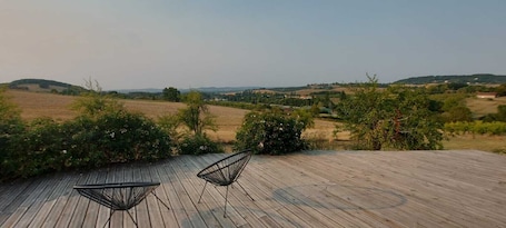 Exterior. Domaine de Calbiac - On the boardwalk