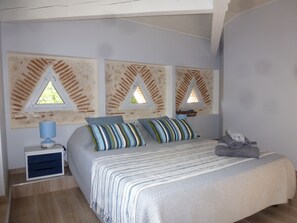 Doppelzimmer (Myanne blue) | Hochwertige Bettwaren, Verdunkelungsvorhänge, schallisolierte Zimmer