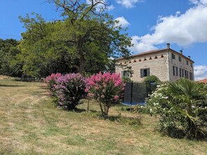 Exterior - Domaine de Calbiac - On the boardwalk (Dolmayrac)