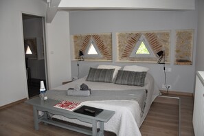 Premium bedding, blackout drapes, soundproofing, free WiFi - Domaine de Calbiac - On the boardwalk (Dolmayrac)