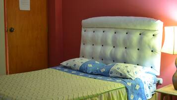 Quarto casal clássico, 2 camas de solteiro, para não fumantes | Ferros/tábuas de passar roupa, Wi-Fi de cortesia, roupa de cama