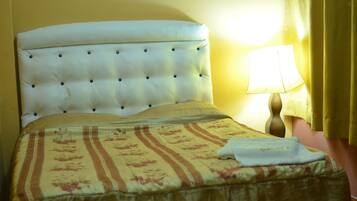 Classic Single Room, 1 Large Twin Bed, Non Smoking | Iron/ironing board, free WiFi, bed sheets