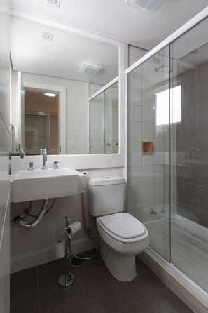 Dusche, Bidet, Handtücher