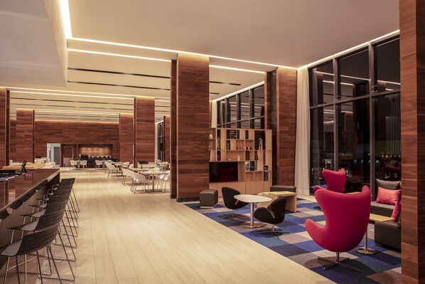 Breakfast, lunch and dinner served - Fiesta Inn Aguascalientes Patio (Aguascalientes)