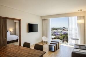 In-room safe, desk, free WiFi, bed sheets - Fiesta Inn Aguascalientes Patio (Aguascalientes)