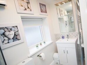 Bathroom - The Wee Snug (Portrush)