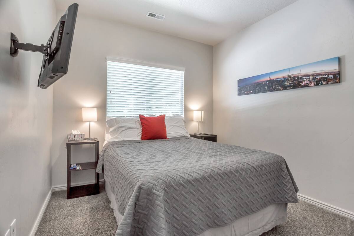 Classic Double Room, 1 Queen Bed, Non Smoking | Egyptian cotton sheets, premium bedding, soundproofing, WiFi (free)