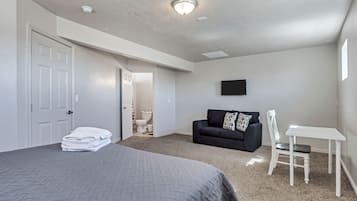 Egyptian cotton sheets, premium bedding, soundproofing, free WiFi