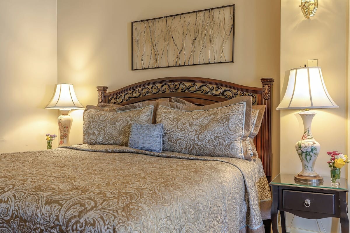 Iron/ironing board, travel cot, free WiFi, bed sheets