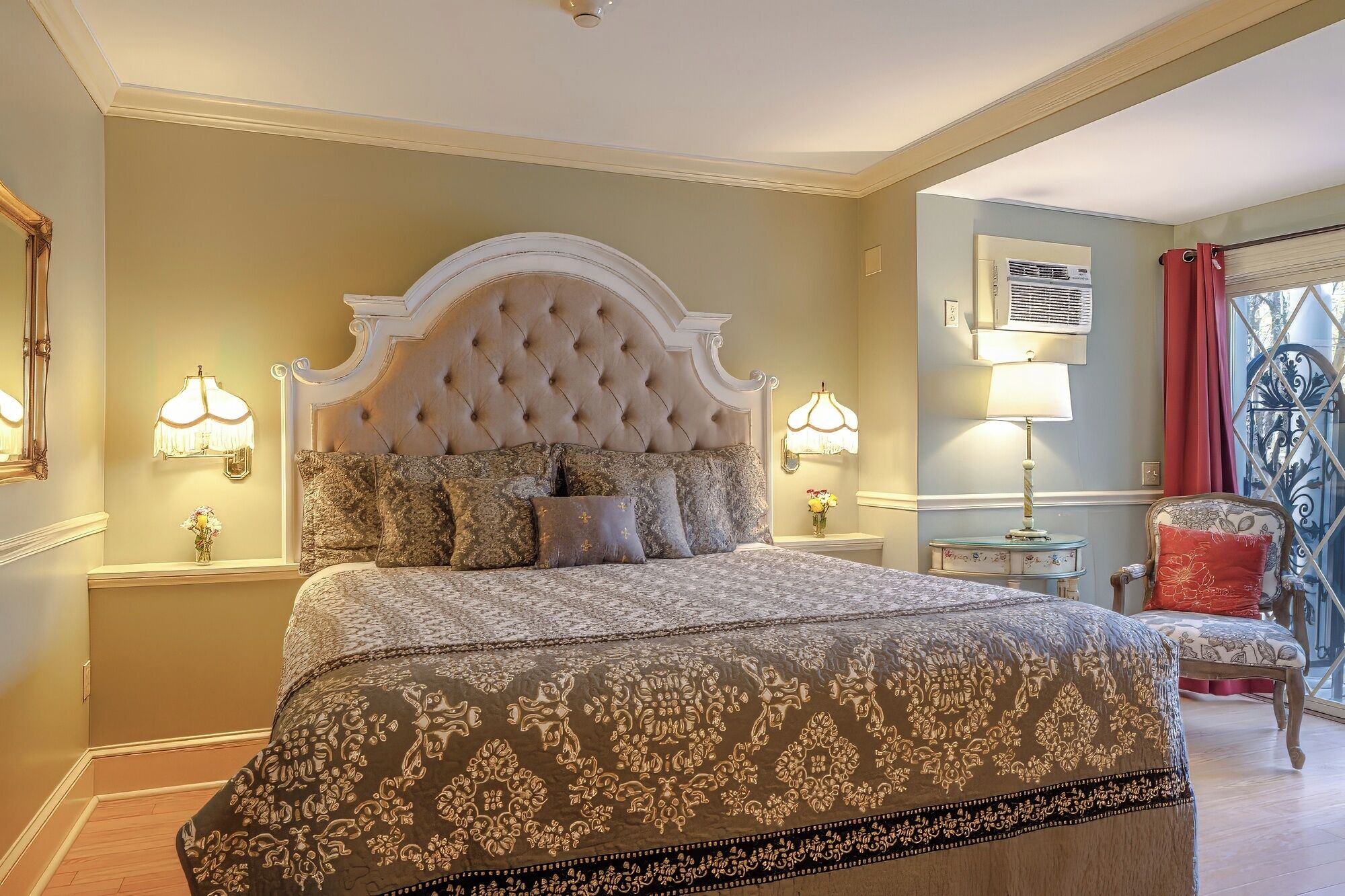 Room, Balcony (The St. Sauveur)