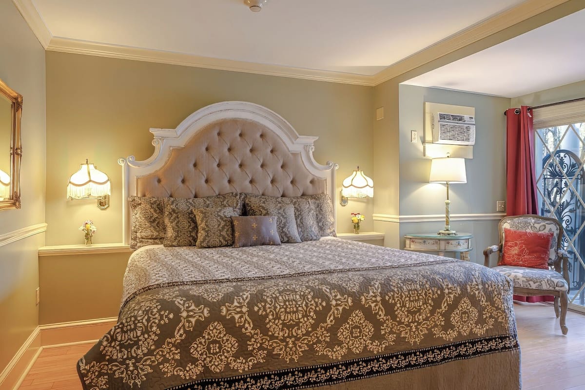 Iron/ironing board, travel cot, free WiFi, bed sheets