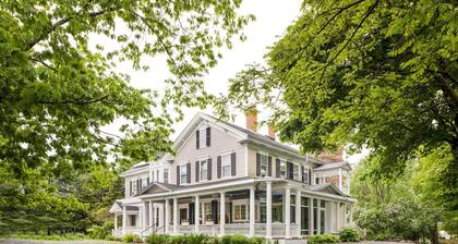 Mira Monte Inn & Suites