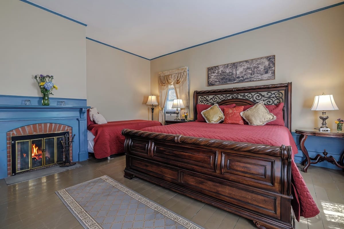 Iron/ironing board, travel cot, free WiFi, bed sheets