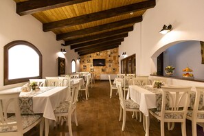 Daily buffet breakfast (RON 30 per person) - Ave Alba (Alba Iulia)