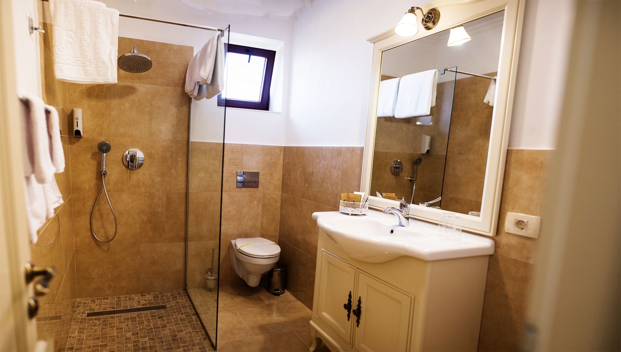 Deluxe Double Room, Balcony, City View (4*) | Bathroom | Shower, rainfall showerhead, free toiletries, hair dryer