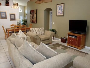 House, 4 Bedrooms | Living room