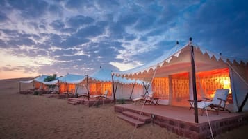 Tent | 20 bilik tidur, peti besi dalam bilik, dihias secara berasingan