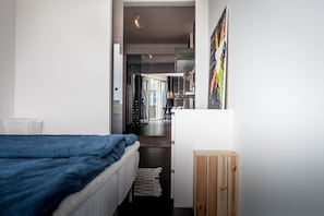 Caja de seguridad en la habitación, escritorio y cortinas blackout 