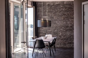 42-inch flat-screen TV with cable channels, TV - Exclusive Hotel Apartment (Copenhagen)