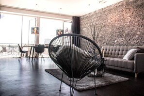 Télévision à écran plat de 42 pouces avec chaînes par câble, télévision