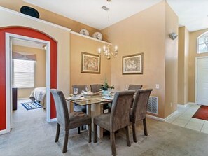 House, 4 Bedrooms, Private Pool | In-room dining