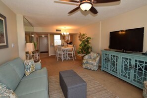 Condo, varias camas (Dunes of Panama C-301(2/2)) | Área de sala de estar