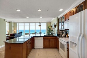 Apartment, Multiple Beds | Private kitchen