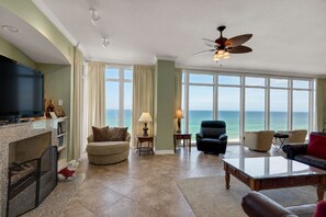 Apartment, Multiple Beds | Living area