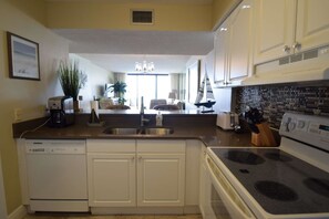 Apartment, Multiple Beds (Dunes of Panama C-305 (2/2)) | Private kitchen