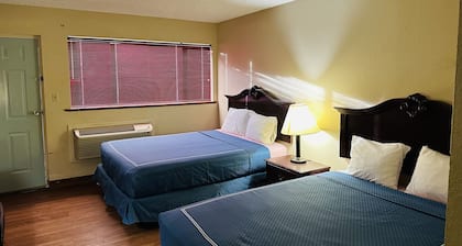 Warrick Plaza Inn
