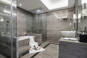 A modern bathroom with a glass-enclosed shower, a freestanding bathtub, and a vanity with a large mirror. - Jiangyin Furen Boutique Hotel (Zhongshan Park Subway Station) (Jiangyin)