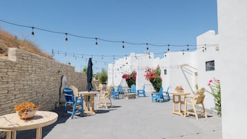 Romantische Studiosuite, 1 King-Bett | Terrasse/Patio