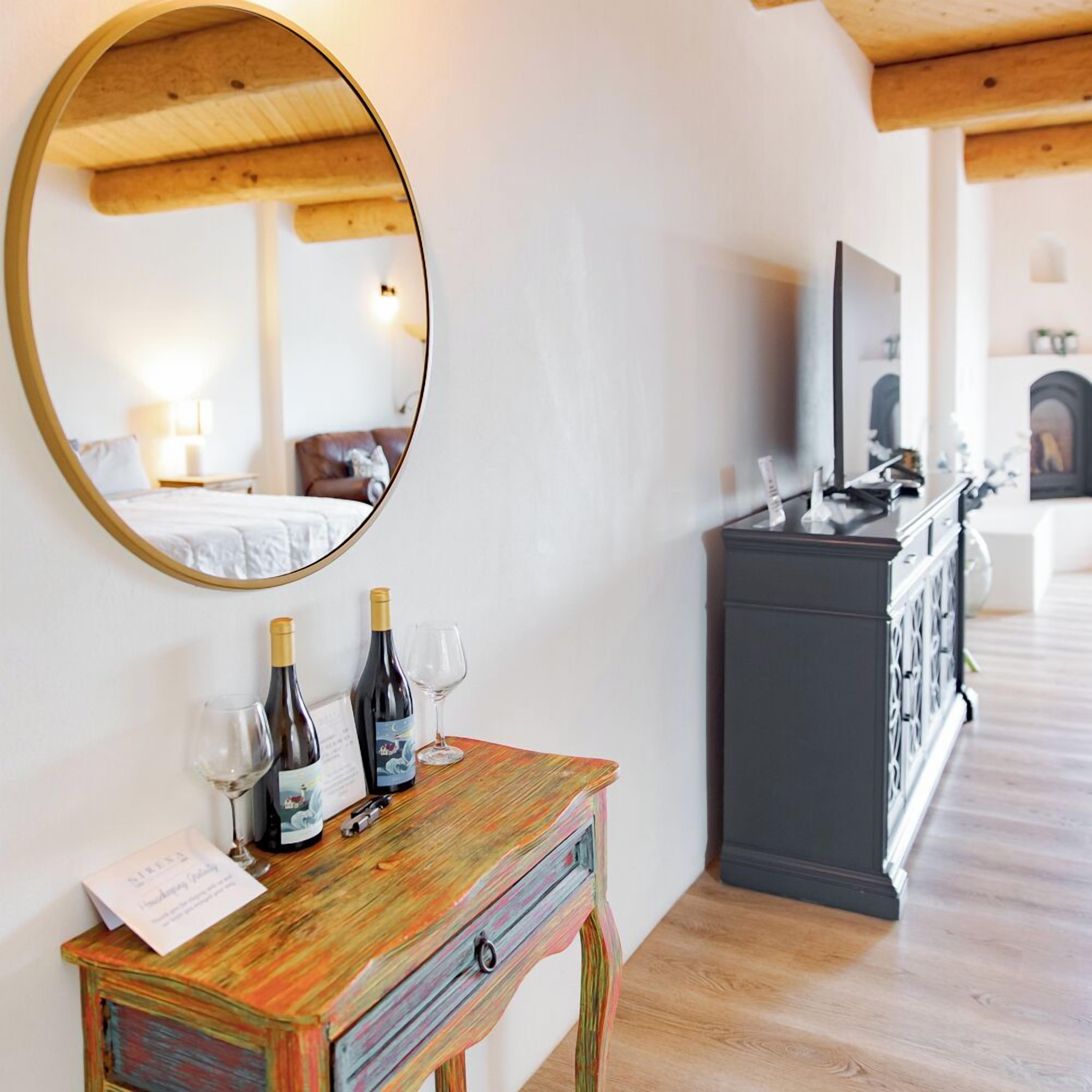 Romantic Studio Suite, 1 King Bed | Living area